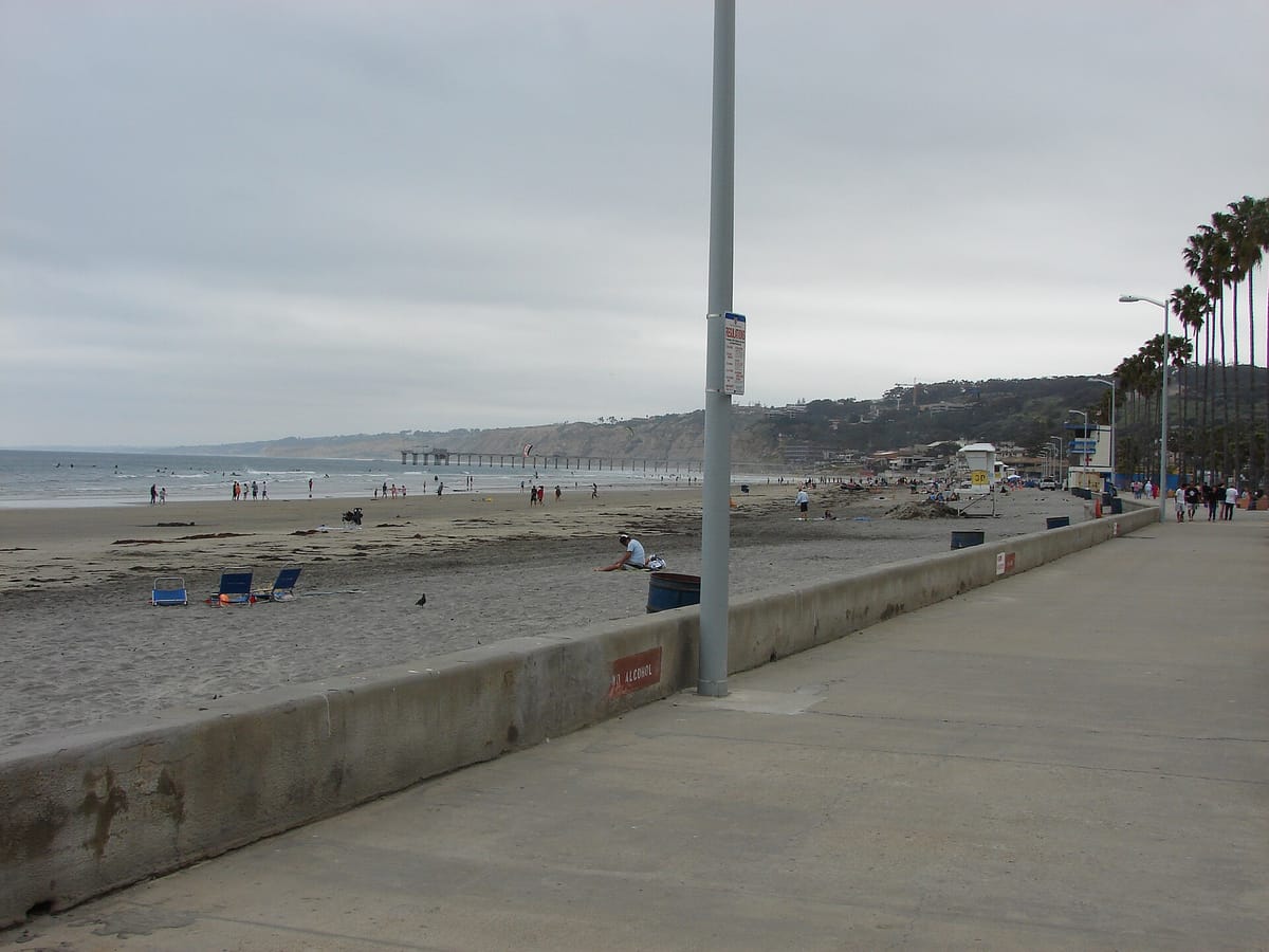 Looking north along La Jolla Shores beach towards Scripps Pier